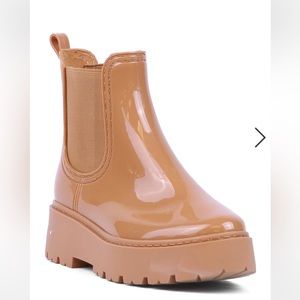Thunder Chelsea Platform Lug Sole Rain Boot
DV BY DOLCE VITA